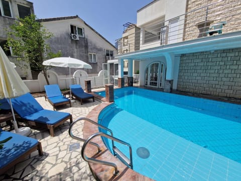 Property building, Pool view, Swimming pool, sunbed
