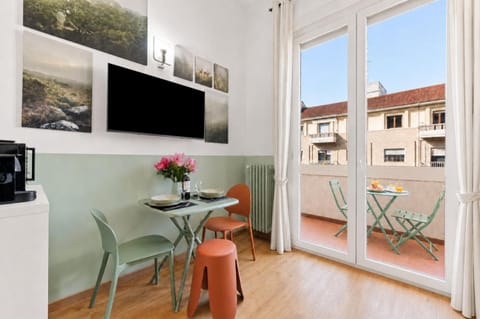 TV and multimedia, Coffee/tea facilities, View (from property/room), Balcony/Terrace, Seating area, Dining area, heating, internet, microwave, air conditioner