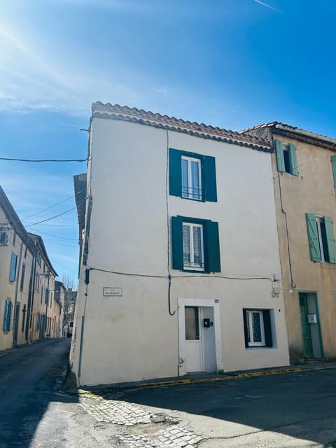 Property building, Day, Street view