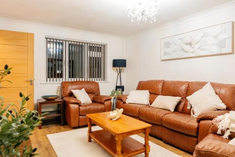 Property building, TV and multimedia, Living room, Seating area