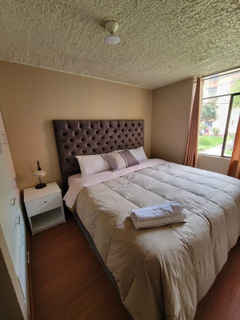 Bed, Photo of the whole room, Bedroom, internet, towels
