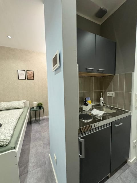 Bedroom, kitchen