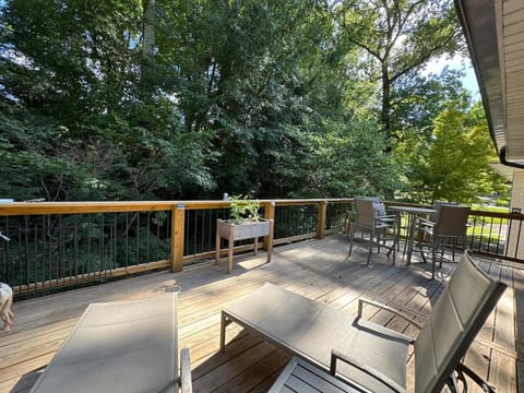 Super Comfy 3 BR Home Sleeps 8 House in Doraville