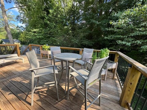 Super Comfy 3 BR Home Sleeps 8 House in Doraville