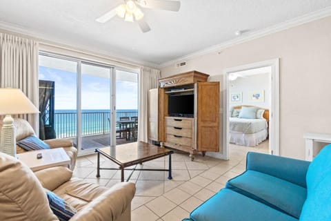 TV and multimedia, Living room, Seating area, Sea view