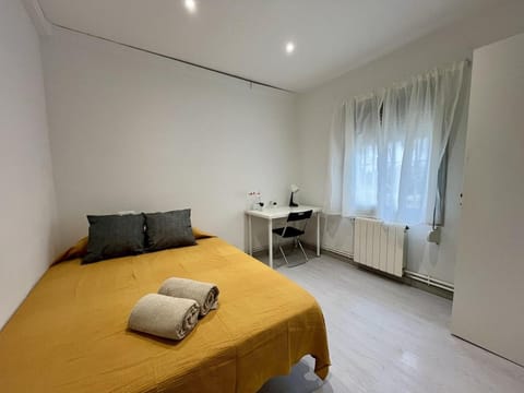 Habitación privada en apartamento compartido junto al Aeropuerto y Fira Barcelona Apartment in Barcelona