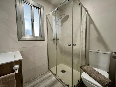 Habitación privada en apartamento compartido junto al Aeropuerto y Fira Barcelona Apartment in Barcelona