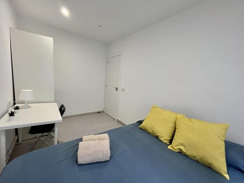 Habitación privada en apartamento compartido junto al Aeropuerto y Fira Barcelona Apartment in Barcelona