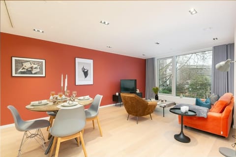 TV and multimedia, Living room, Seating area, Dining area