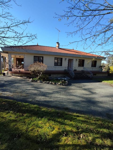 Property building, Garden, Balcony/Terrace, Parking