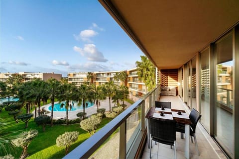 Balcony/Terrace, Dining area, Pool view