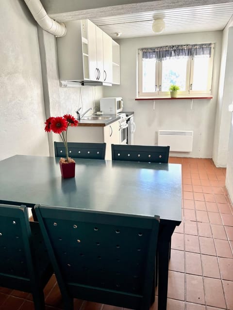 Dining area, kitchen