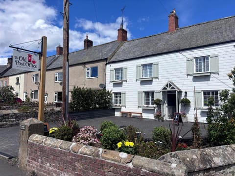 Property building, Day, Street view