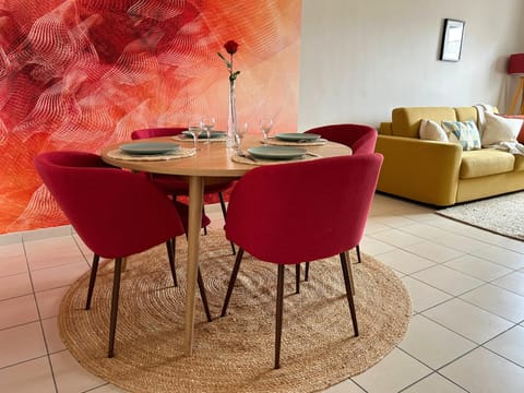 Living room, Seating area, Dining area