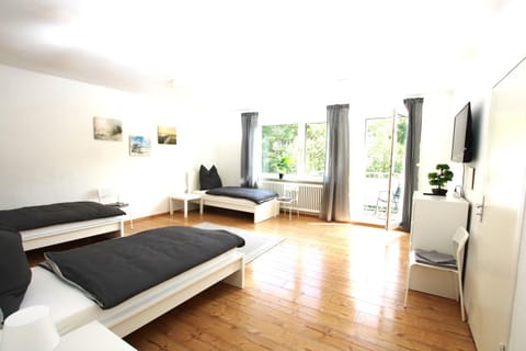 Bed, TV and multimedia, Photo of the whole room, Bedroom, Bedroom