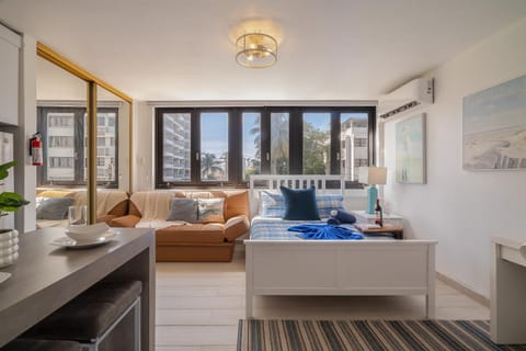 Bed, Living room, Photo of the whole room, Seating area, Bedroom