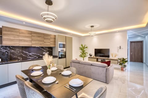 TV and multimedia, Kitchen or kitchenette, Living room, Seating area, Dining area