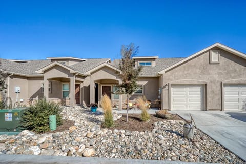 Beautiful Town Home in Poncha Springs- minutes to Monarch Mountain House in Poncha Springs