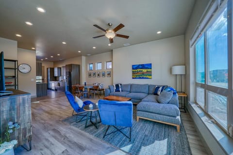 Ponchita East- New 3 Bedroom in Poncha Springs- Minutes to Ski Monarch House in Poncha Springs