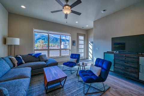 Ponchita East- New 3 Bedroom in Poncha Springs- Minutes to Ski Monarch House in Poncha Springs