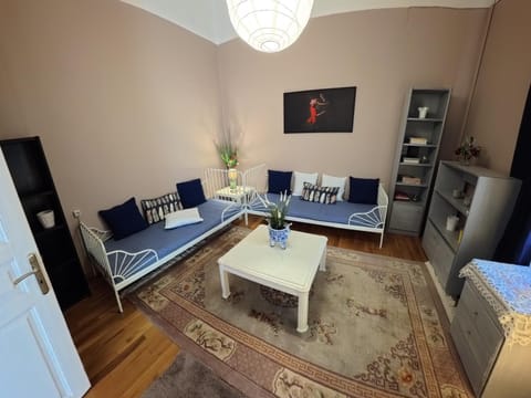 Bed, Living room, Photo of the whole room, Seating area