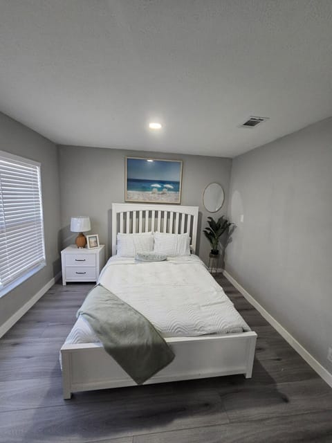 5 Bedroom Tampa Home Minutes from Attractions, Downtown & Beaches House in Greater Carrollwood