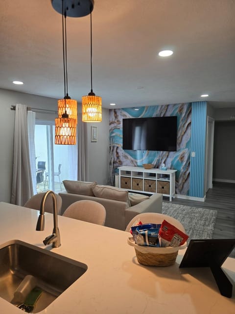 5 Bedroom Tampa Home Minutes from Attractions, Downtown & Beaches House in Greater Carrollwood