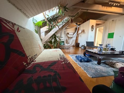 Bed, Living room, Photo of the whole room, Seating area, Dining area, Bedroom