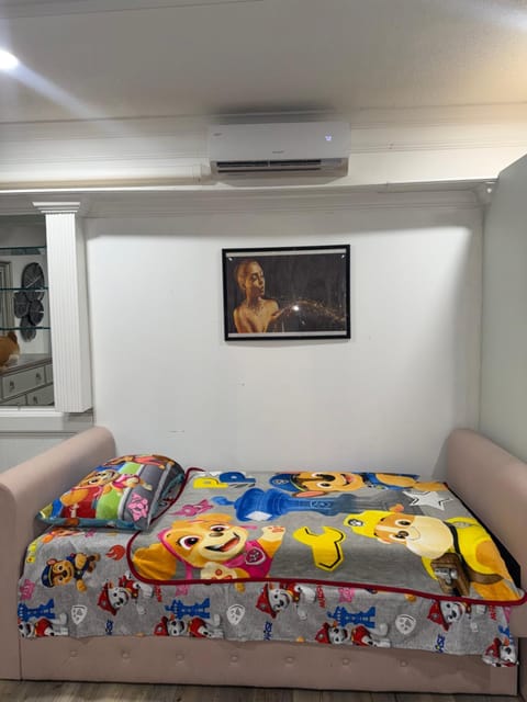 Bedroom, air conditioner