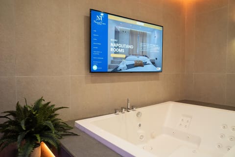 Hot Tub, TV and multimedia, Spa and wellness centre/facilities