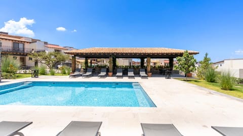 Property building, Day, Pool view, Swimming pool