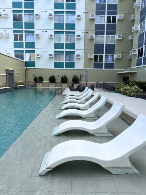 Property building, Day, Pool view, Swimming pool, sunbed