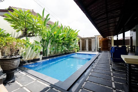 Swimming pool, Swimming pool