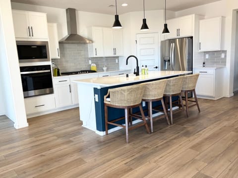 Kitchen or kitchenette, Dining area, dishwasher, oven, stove