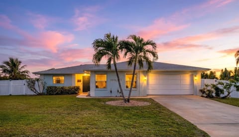 Property building, Facade/entrance, Natural landscape, Sunset, Parking