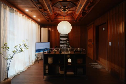 Communal lounge/ TV room, TV and multimedia, Living room, Dining area, Meals, air conditioner
