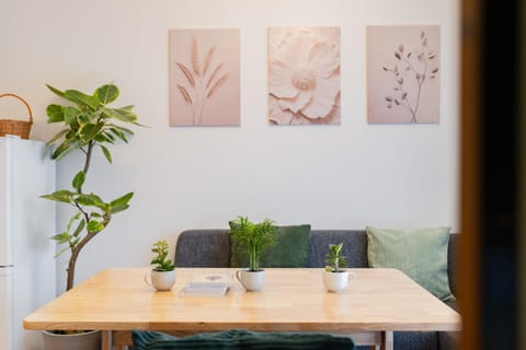 Living room, Decorative detail, Dining area