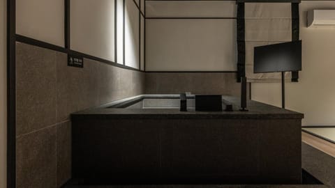 Hot Tub, Bath