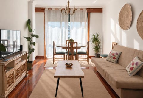 TV and multimedia, Living room, Dining area