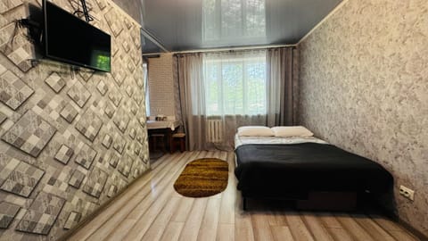 Bed, TV and multimedia, towels