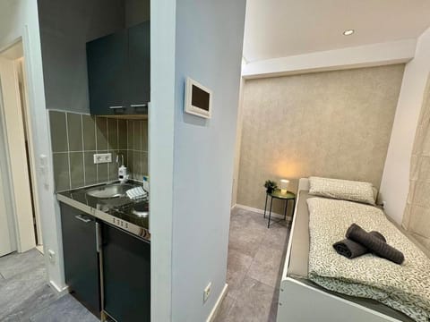 Bedroom, kitchen