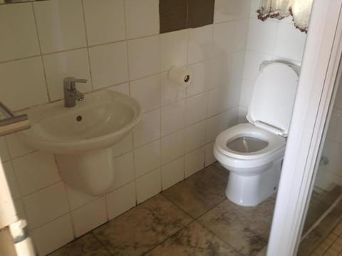 Lodge & Backpackers at Star Legend Parow Hostel in Cape Town