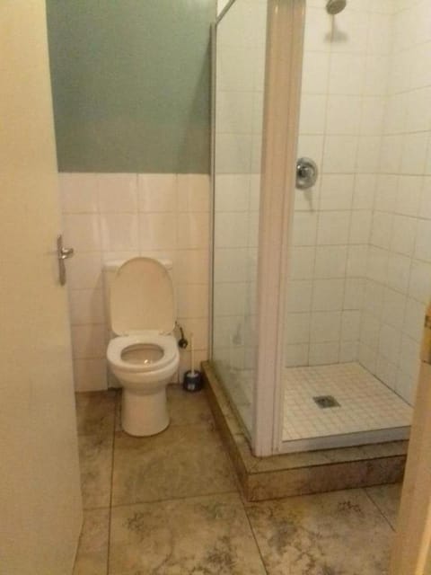 Lodge & Backpackers at Star Legend Parow Hostel in Cape Town