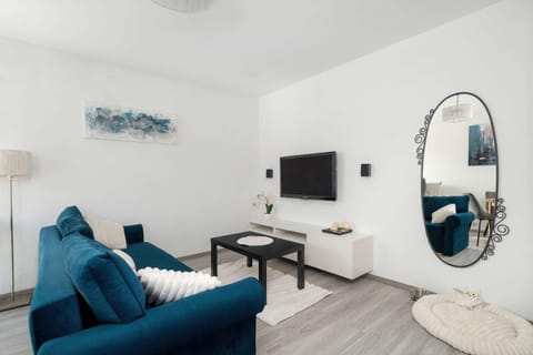 TV and multimedia, Seating area, Evening entertainment