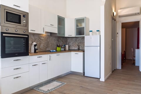 Kitchen or kitchenette, Living room