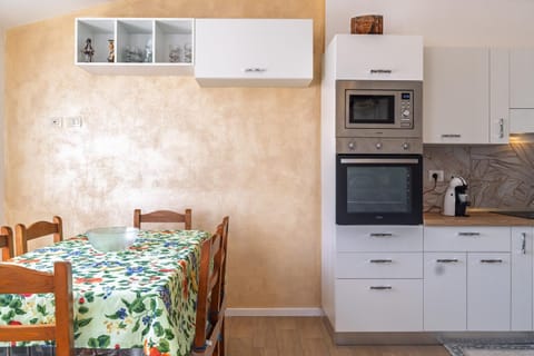 Property building, Kitchen or kitchenette, Living room