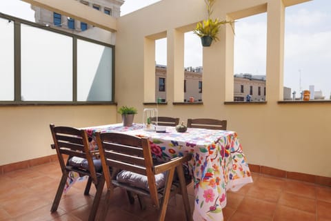 View (from property/room), Balcony/Terrace, Dining area