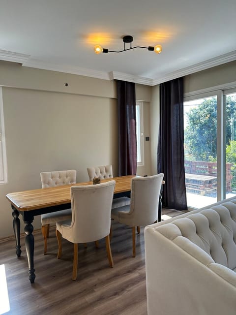 Stylish Villa in Kuşadası, 5 Minutes to the Center and the Sea House in Kusadasi