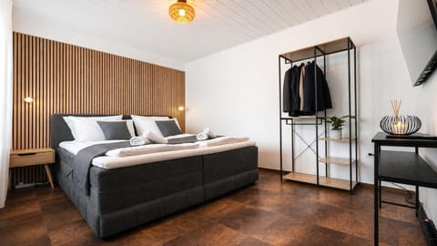 Bed, TV and multimedia, towels, towels, wardrobe