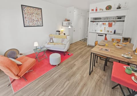 Kitchen or kitchenette, Living room, Dining area, Time of day, dishwasher, heating, microwave